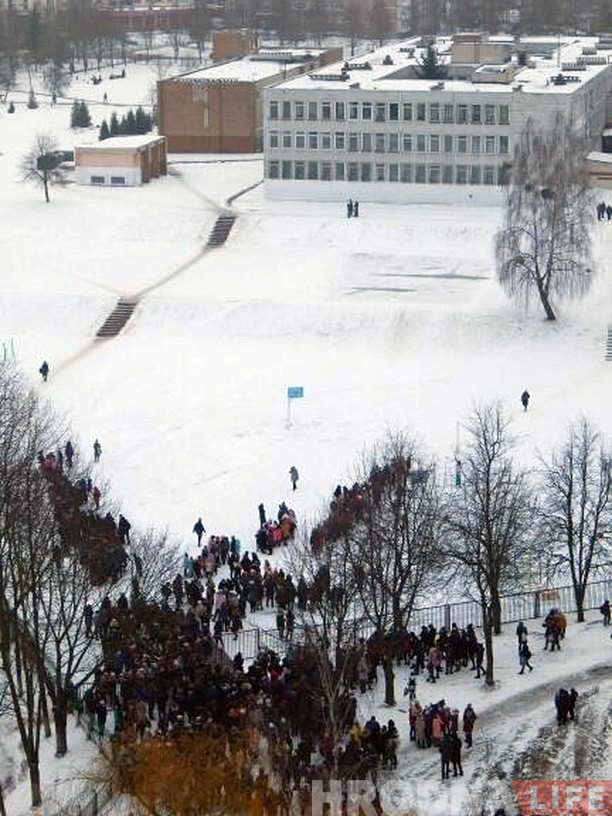 У гімназіі №9 экстранна эвакуіравалі школьнікаў і настаўнікаў