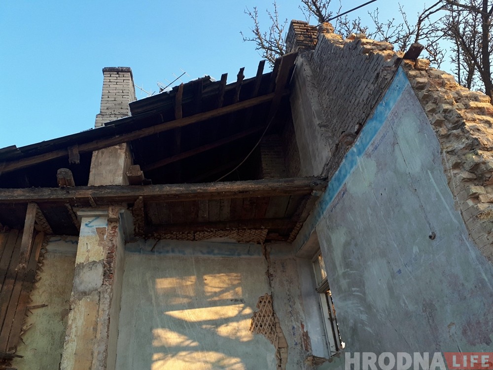 "Кривой дом" на Троицкой начали разбирать. Строители нашли схрон узников гетто