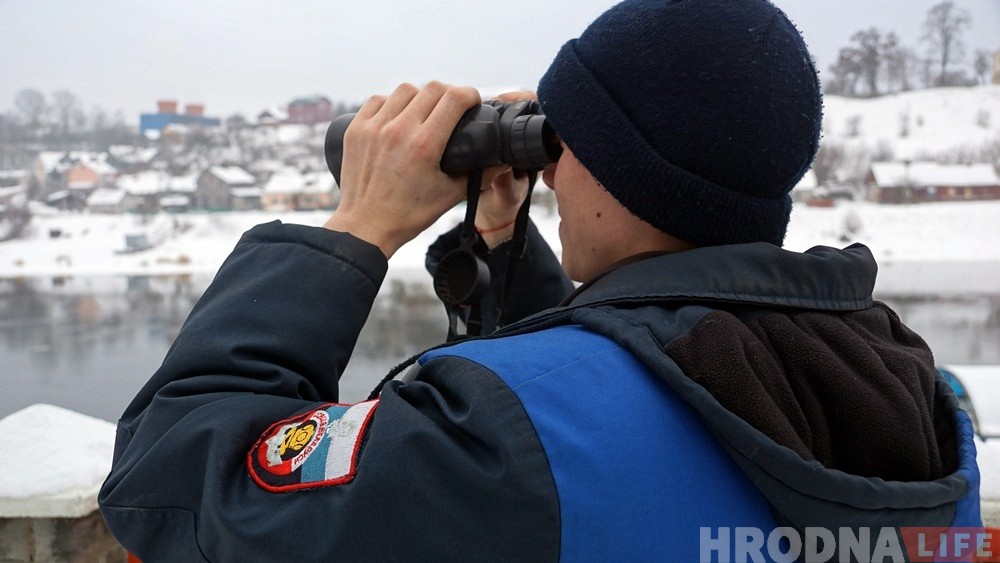 "Пакінуць у бядзе не маглі". Ратавальнікі расказалі, як здымалі з крыгі сабаку
