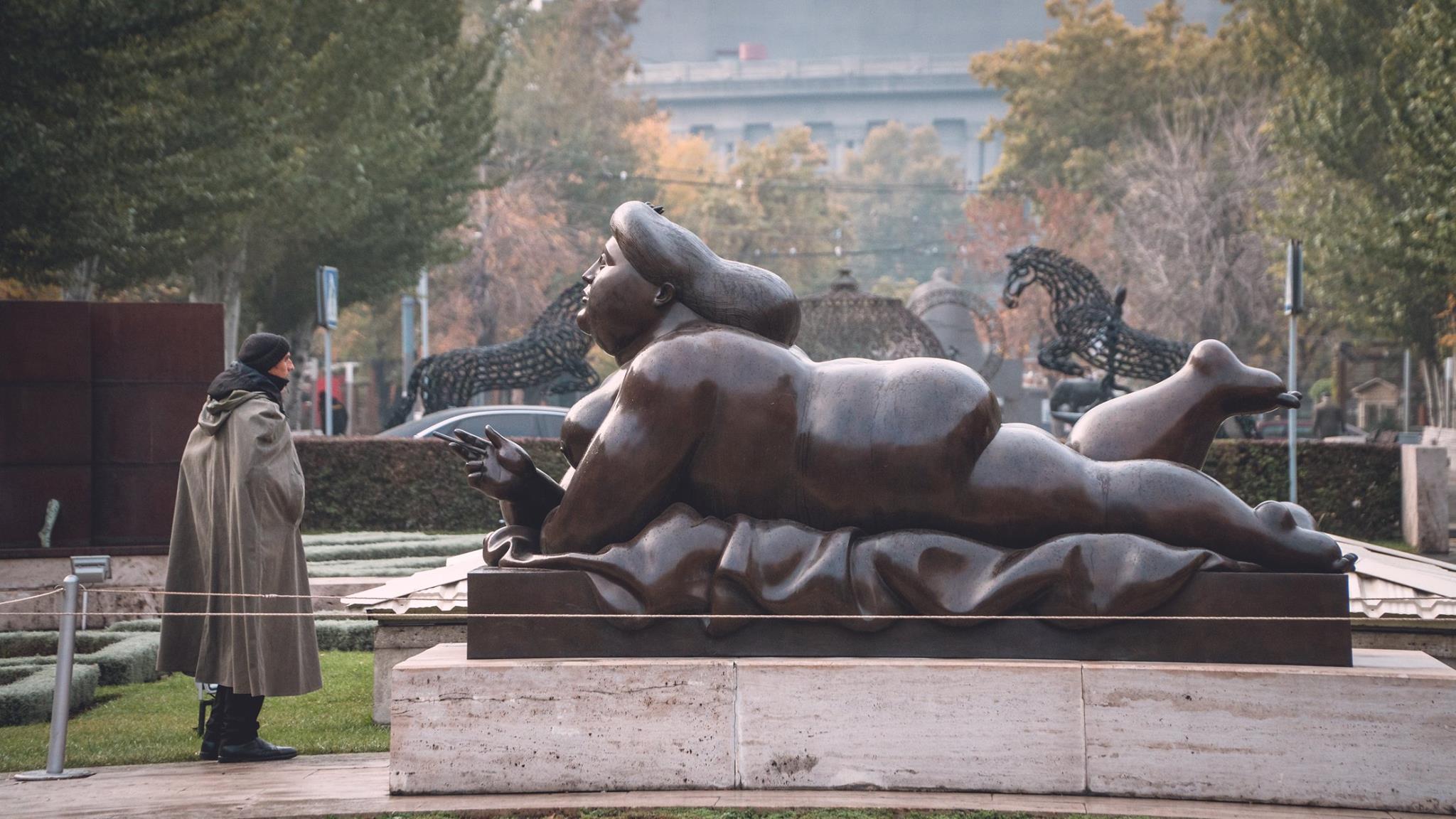 Снежная жанчынка "ню" з'явілася ў вёсцы мастакоў пад Гродна