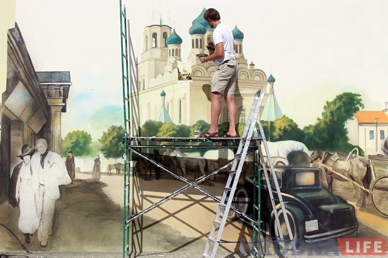 Сцены ў цэнтры Гродна ўпрыгожаць вялікія малюнкі: якія, дзе і калі Сцены ў цэнтры Гродна ўпрыгожаць вялікія малюнкі: якія, дзе і калі