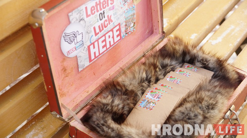 У Гродне незвычайныя паштальёны разносяць лісты з прадказаннямі ад шведскага аракула