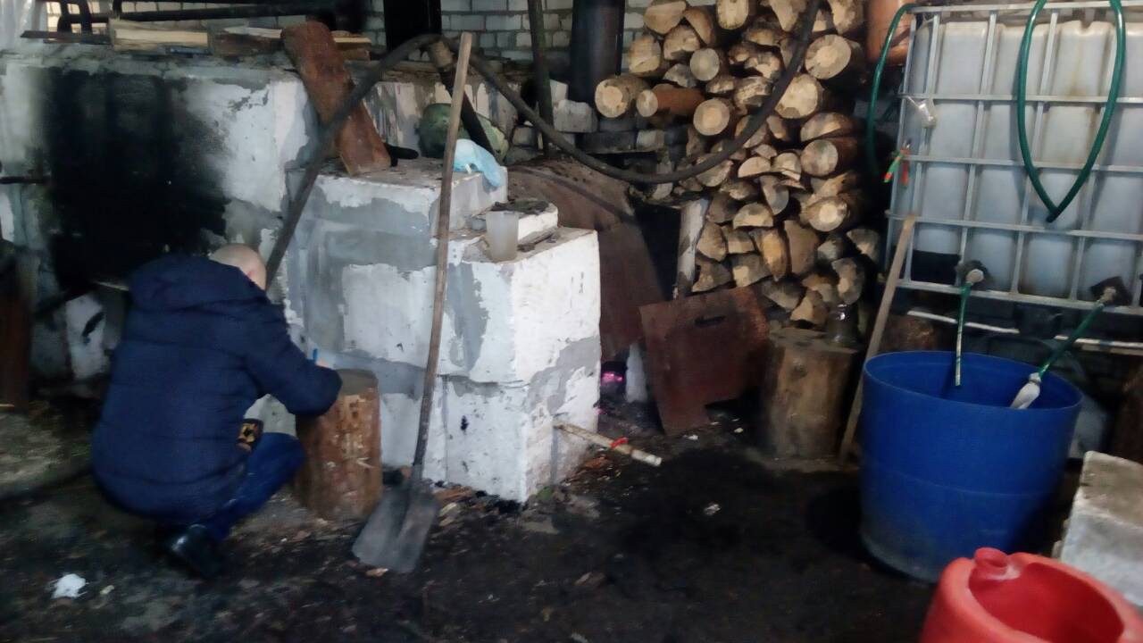 У лесе Гродзенскага раёна канфіскавалі 140 літраў самагонкі і тры тоны брагі У лесе Гродзенскага раёна канфіскавалі 140 літраў самагонкі і тры тоны брагі