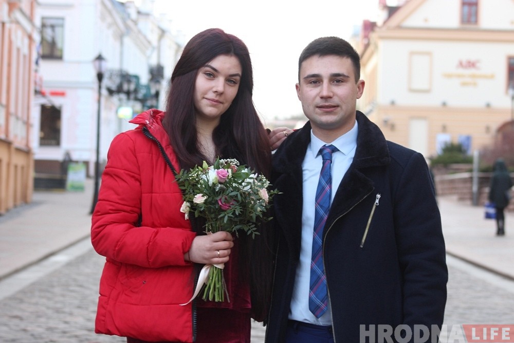 Сначала в ЗАГС, а потом на хоккей: гродненцы рассказывают почему решили пожениться 14 февраля