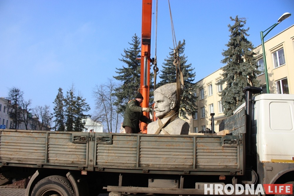 Чапаева ў Гродне знялі з п'едэстала. Фота Чапаева ў Гродне знялі з п'едэстала. Фота
