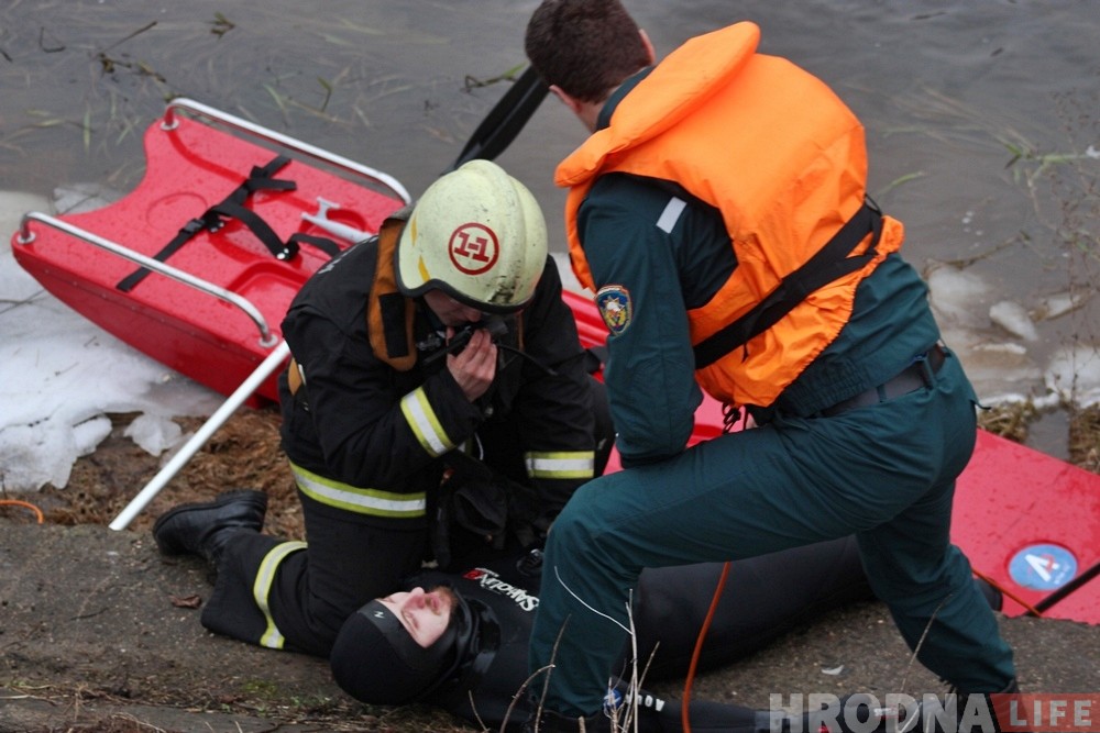 Фотофакт: гродненские спасатели провели учения на Немане