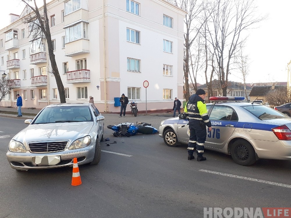 Фотофакт: на Социалистической сбили мотоциклиста