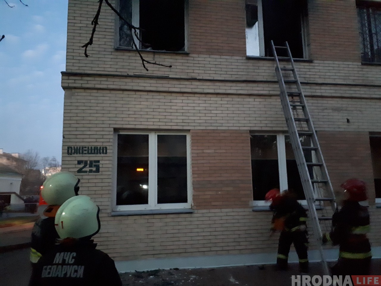 ФОТО: на Ожешко горел солярий