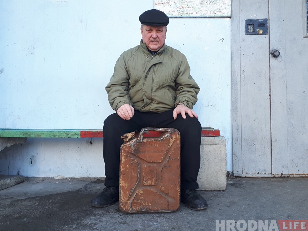 Читатель Hrodna.life передал в музей немецкую канистру времен Второй мировой 