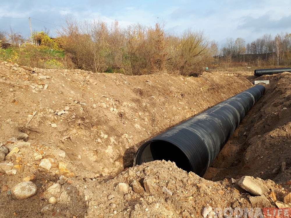 На беразе Нёмана рыбакі знайшлі камень з нямецкімі надпісамі. Што гэта: надмагілле ці памятны знак?