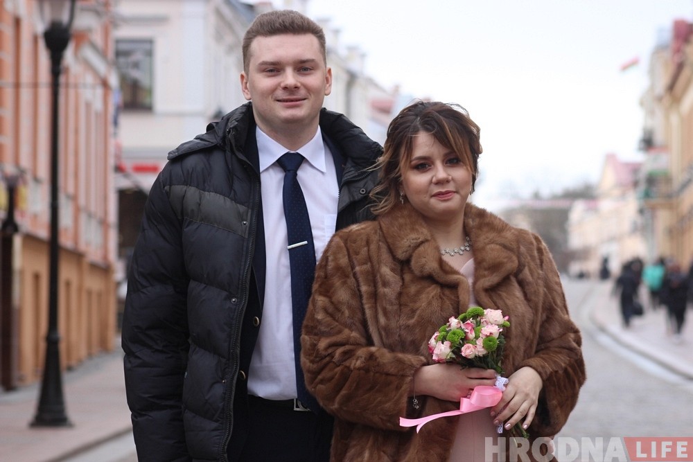 Сначала в ЗАГС, а потом на хоккей: гродненцы рассказывают почему решили пожениться 14 февраля