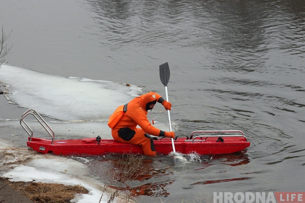 Фотофакт: гродненские спасатели провели учения на Немане
