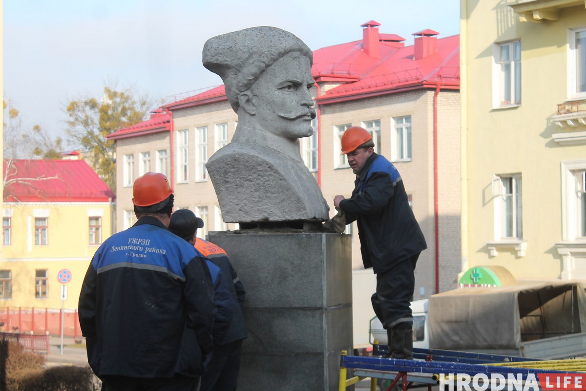 В Гродно демонтируют памятник Чапаеву (обновлено)