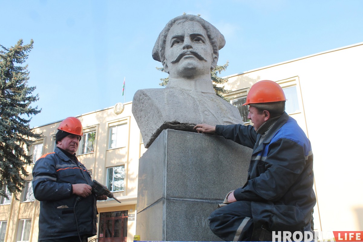 В Гродно демонтируют памятник Чапаеву (обновлено)