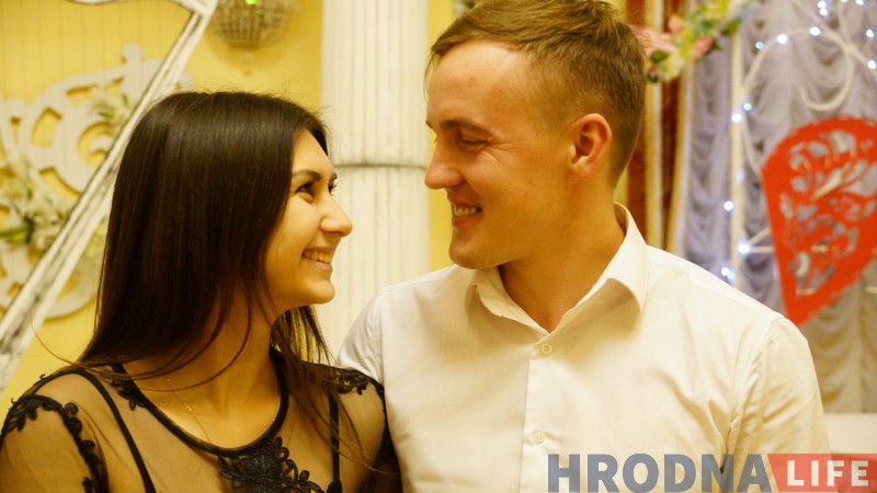 Богини и купидоны спустились с Олимпа поздравить гродненских влюблённых