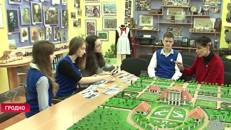 В гродненской гимназии создают масштабное "панно времени" с символами города