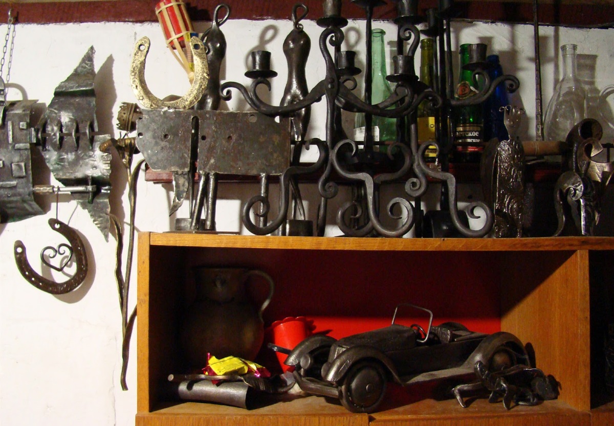 Жалезнае мастацтва. Гродзенскі каваль робіць рыбаў з рыдлёвак