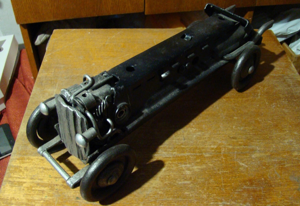 Жалезнае мастацтва. Гродзенскі каваль робіць рыбаў з рыдлёвак Жалезнае мастацтва. Гродзенскі каваль робіць рыбаў з рыдлёвак