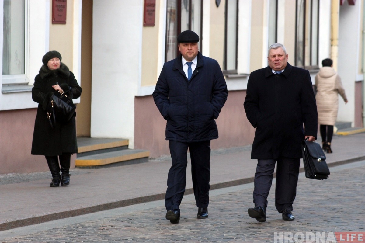 Не толькі "турыста": сметніцу-дворніка таксама прыбралі з Савецкай