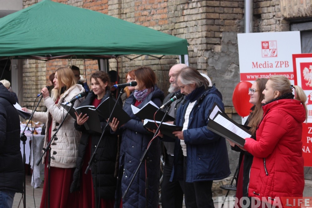 Альтэрнатыўныя "Казюкі" прайшлі ў дворыку консульства на Будзёнага