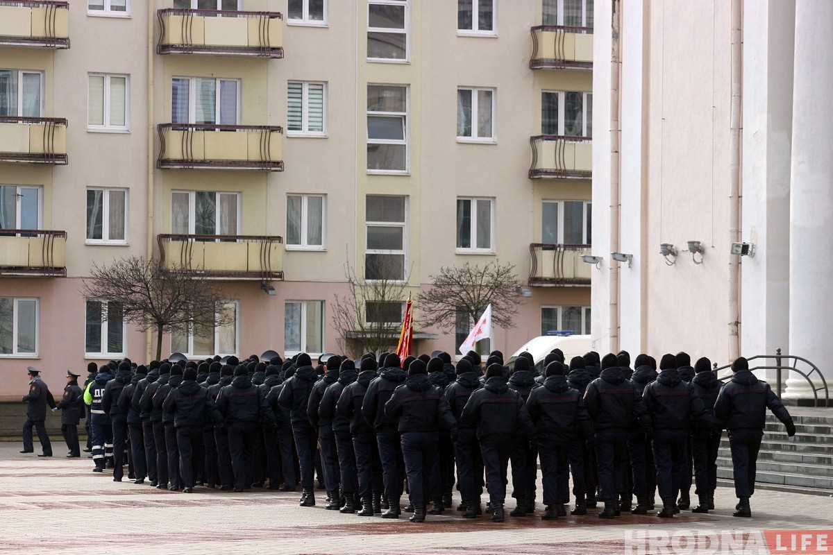 Гродзенская міліцыя ў дзень свайго свята прайшла маршам па вуліцах горада 