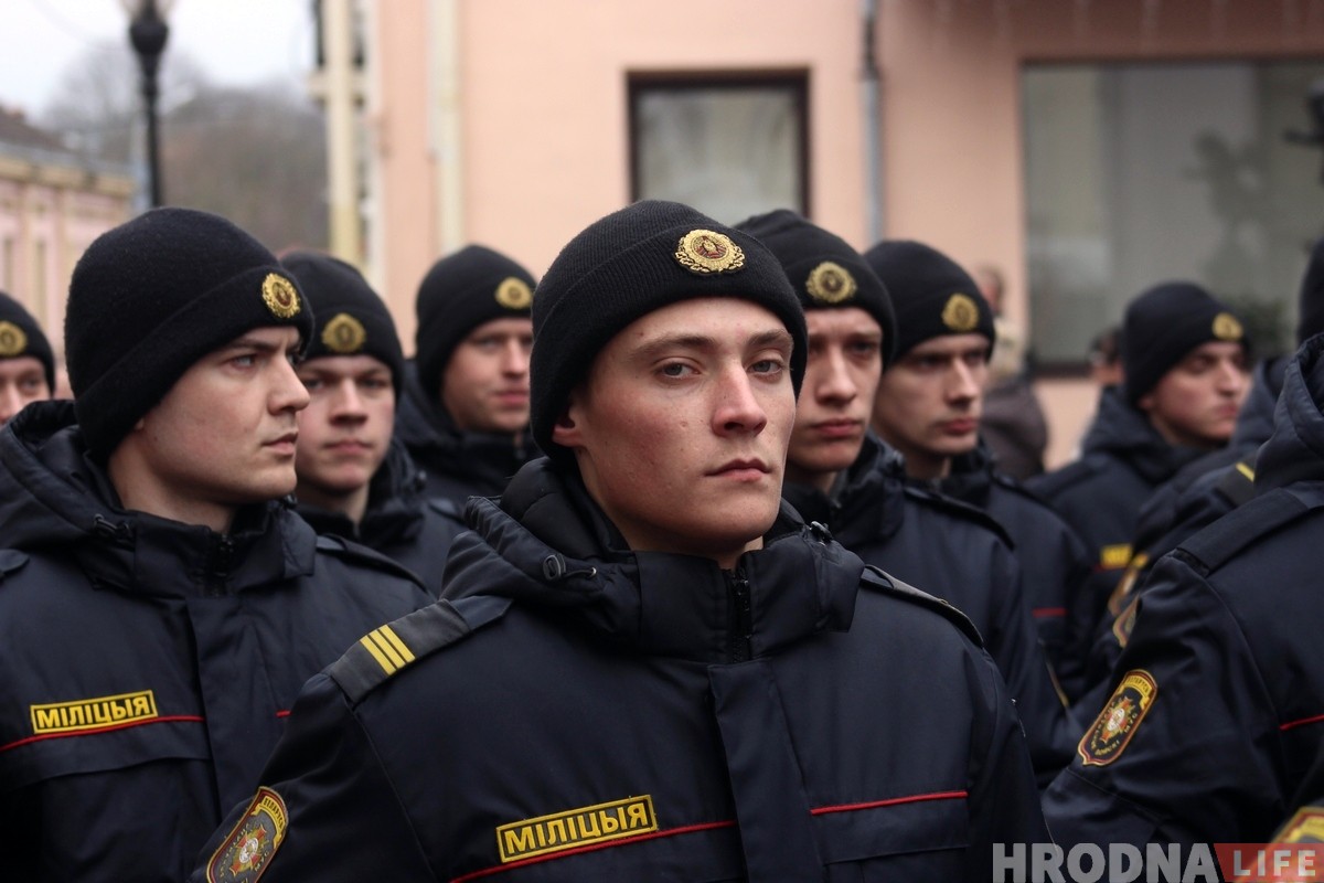 Гродзенская міліцыя ў дзень свайго свята прайшла маршам па вуліцах горада 
