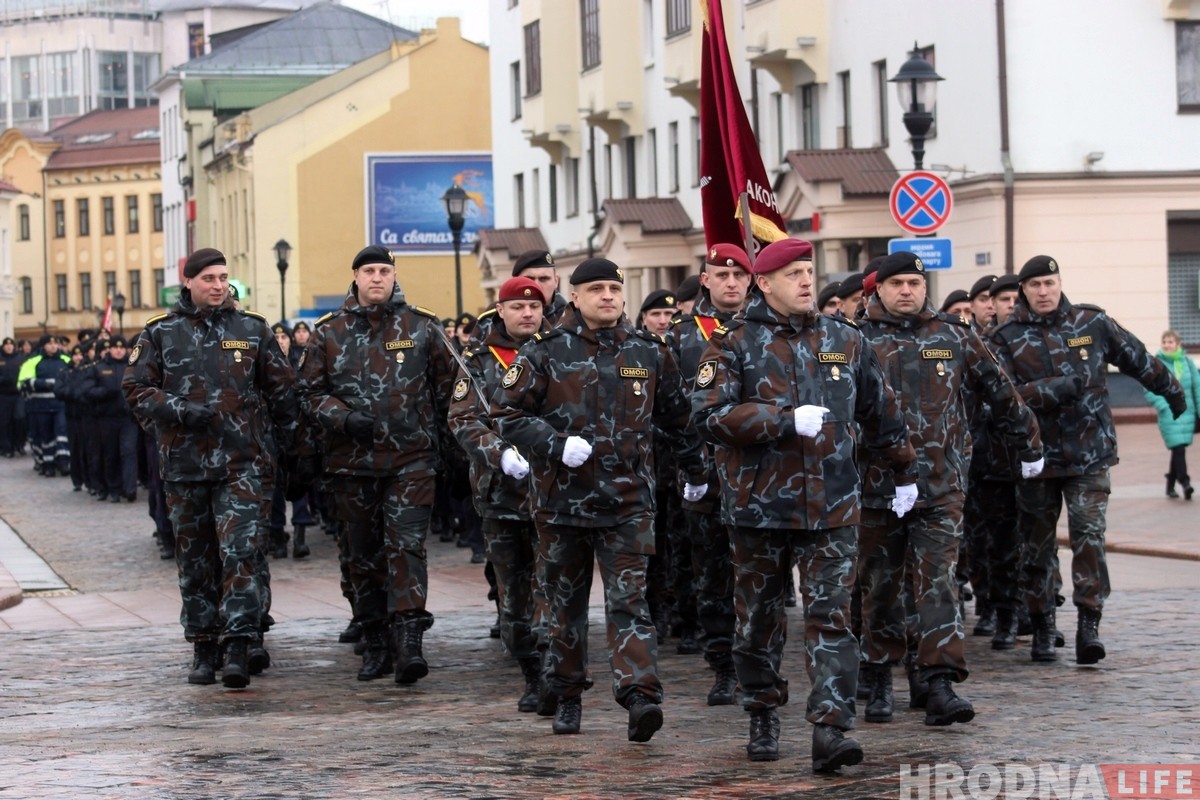 Гродзенская міліцыя ў дзень свайго свята прайшла маршам па вуліцах горада 