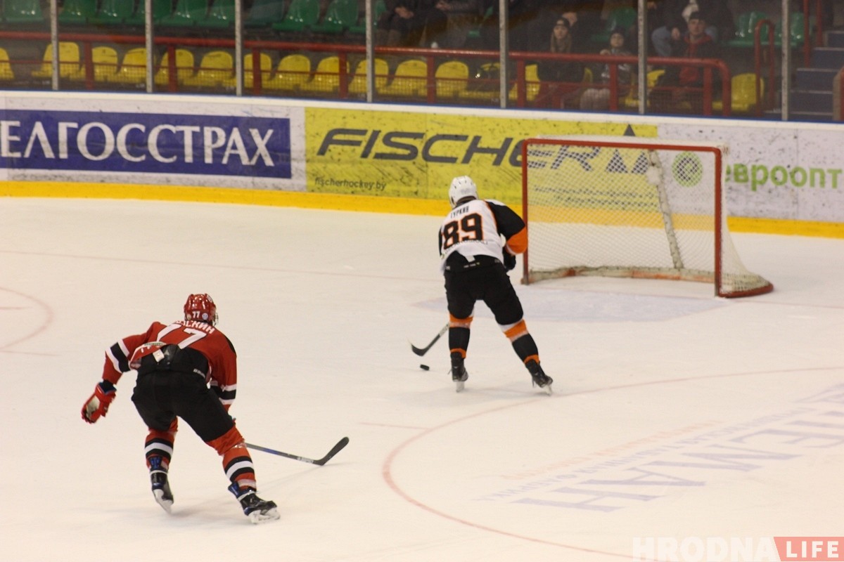 Зноў перамога "кратоў": "Нёман" прайграў у другім матчы паўфіналу