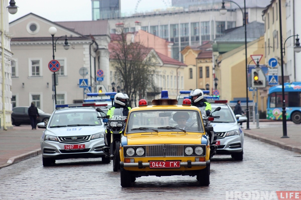 Гродзенская міліцыя ў дзень свайго свята прайшла маршам па вуліцах горада 