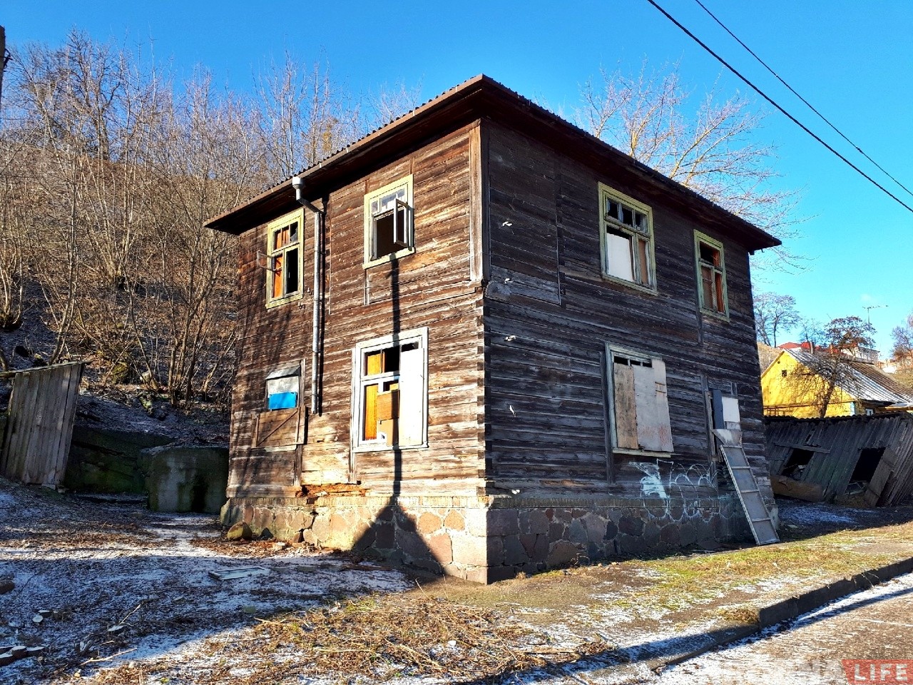 Зачыстка на Леванабярэжнай: пад знос пайшлі два драўляныя дамы