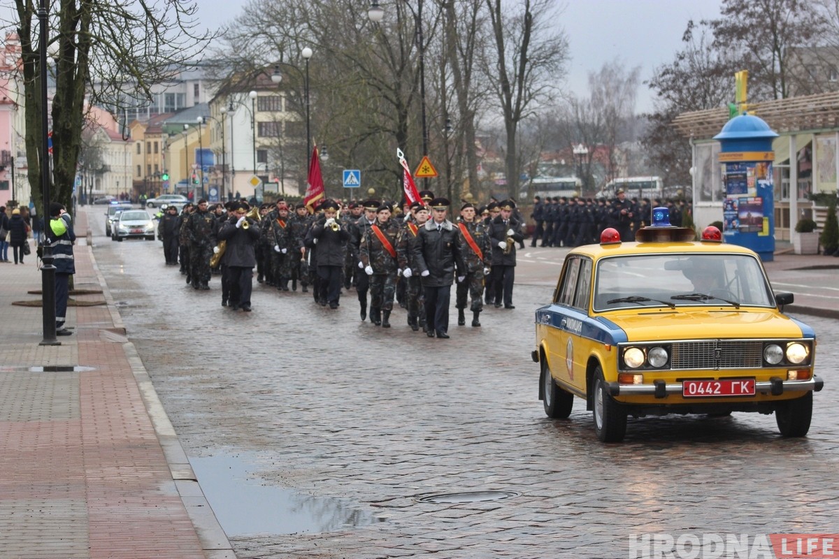 Гродзенская міліцыя ў дзень свайго свята прайшла маршам па вуліцах горада 