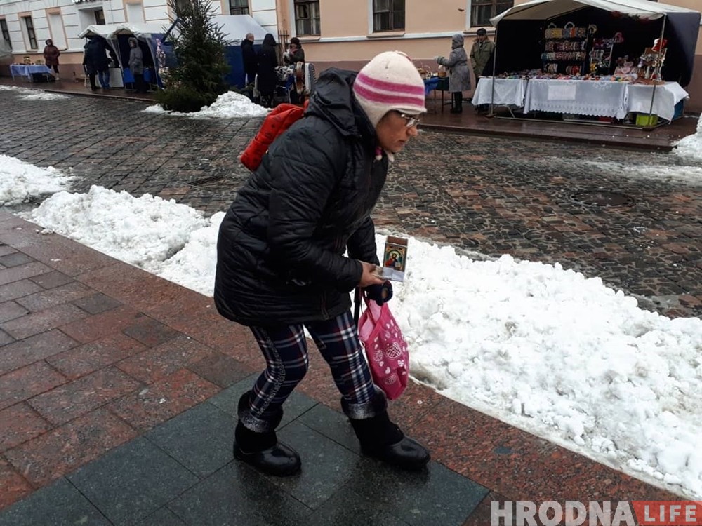 У цэнтры Гродна ажывіліся жабракі. Некаторых затрымлівае міліцыя У цэнтры Гродна ажывіліся жабракі. Некаторых затрымлівае міліцыя