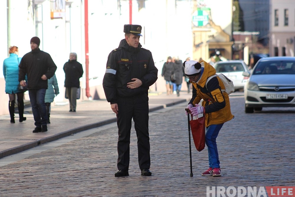 У цэнтры Гродна ажывіліся жабракі. Некаторых затрымлівае міліцыя У цэнтры Гродна ажывіліся жабракі. Некаторых затрымлівае міліцыя