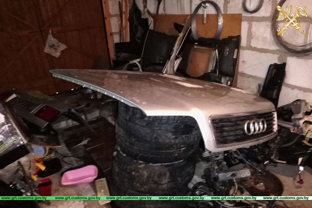 У Гродне прадавалі машыны па два аўто на адну рэгістрацыю. Хітрую схему раскрыла мытня