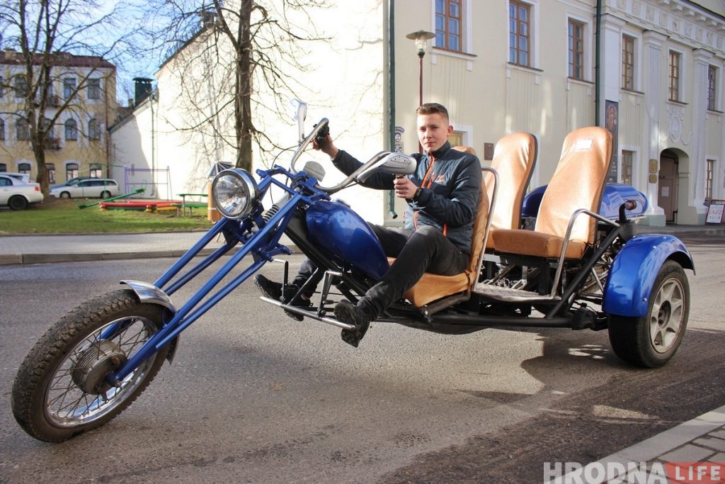 "Рукастыя і галавастыя". У Гродне выкладчык каледжа сабраў з навучэнцамі трыцыкл