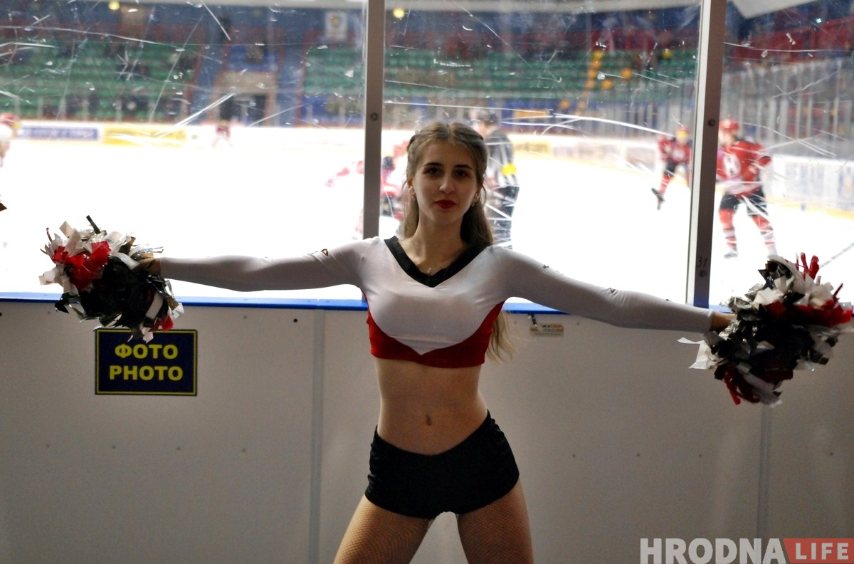 Дзяўчаты, якія не мерзнуць: глядзіце, хто танцуе за "Нёман"