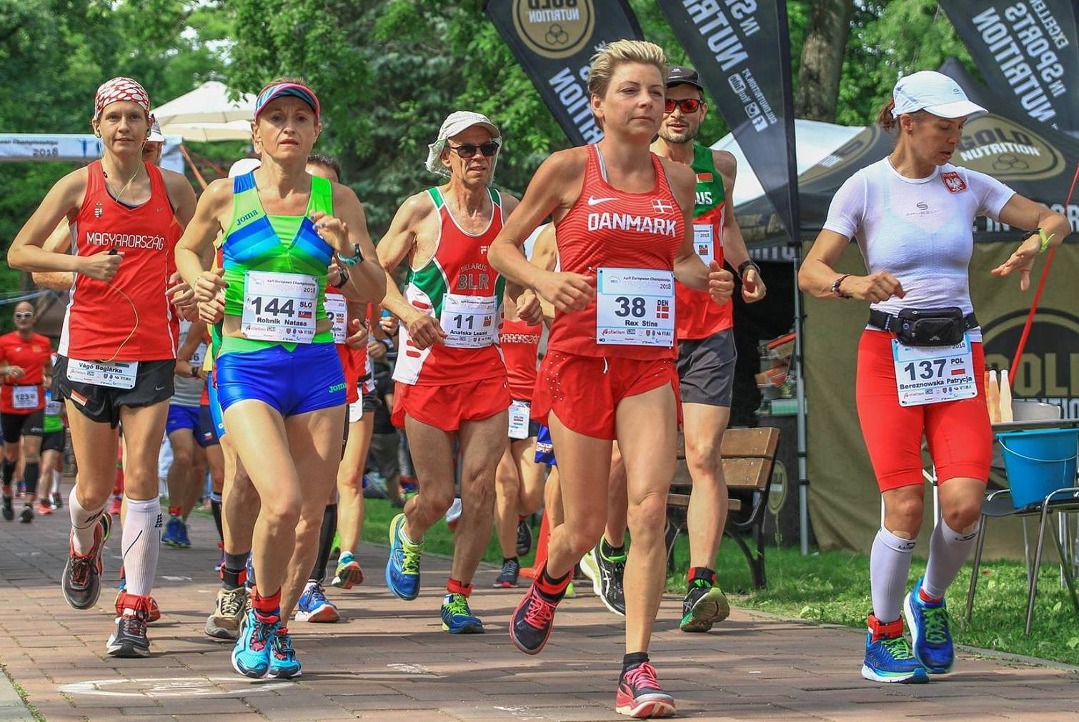 “Калі ён ужо набегаецца”. Лявон Анацка бегае суткамі і хутка “абагне” Зямлю па экватары