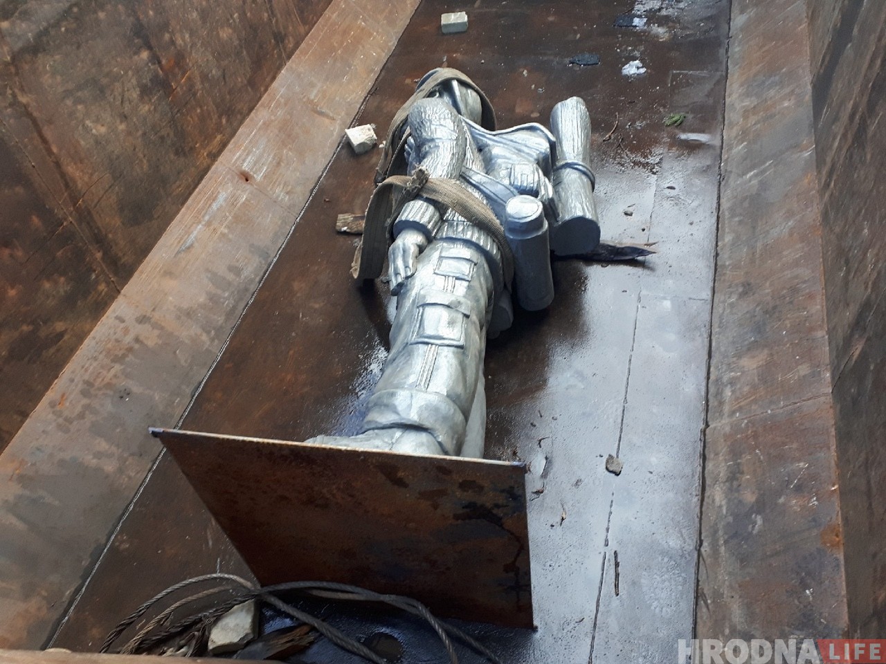 У цэнтры Гродна прыбралі "турыста". Не спадабаўся адміністрацыі?