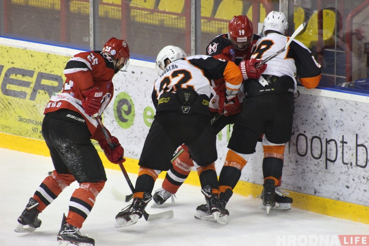 Біліся, але прайгралі: "Нёман" мінімальна саступіў "Шахцёру" ў першым матчы паўфіналу 
