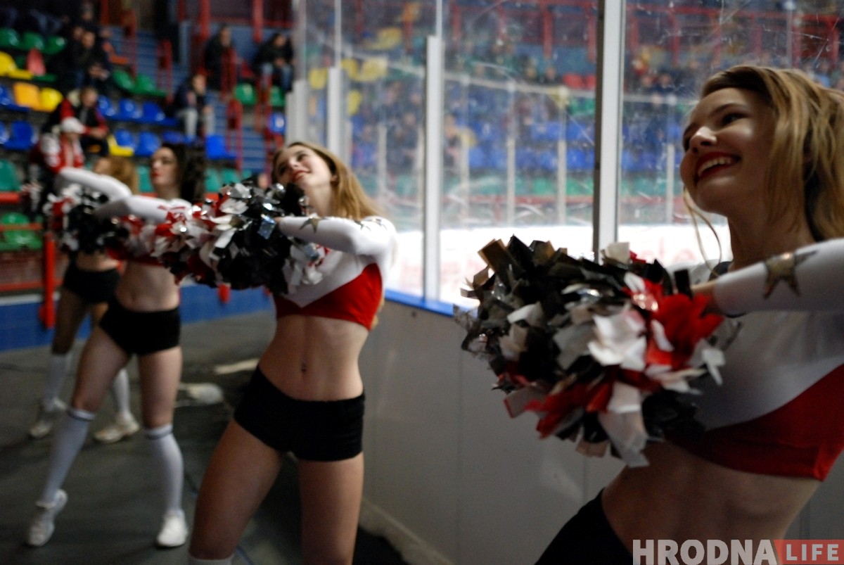 Дзяўчаты, якія не мерзнуць: глядзіце, хто танцуе за "Нёман"