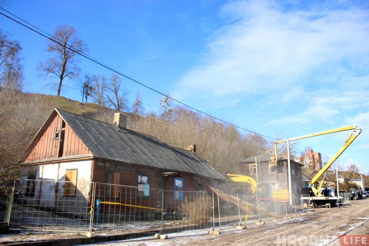 Зачыстка на Леванабярэжнай: пад знос пайшлі два драўляныя дамы