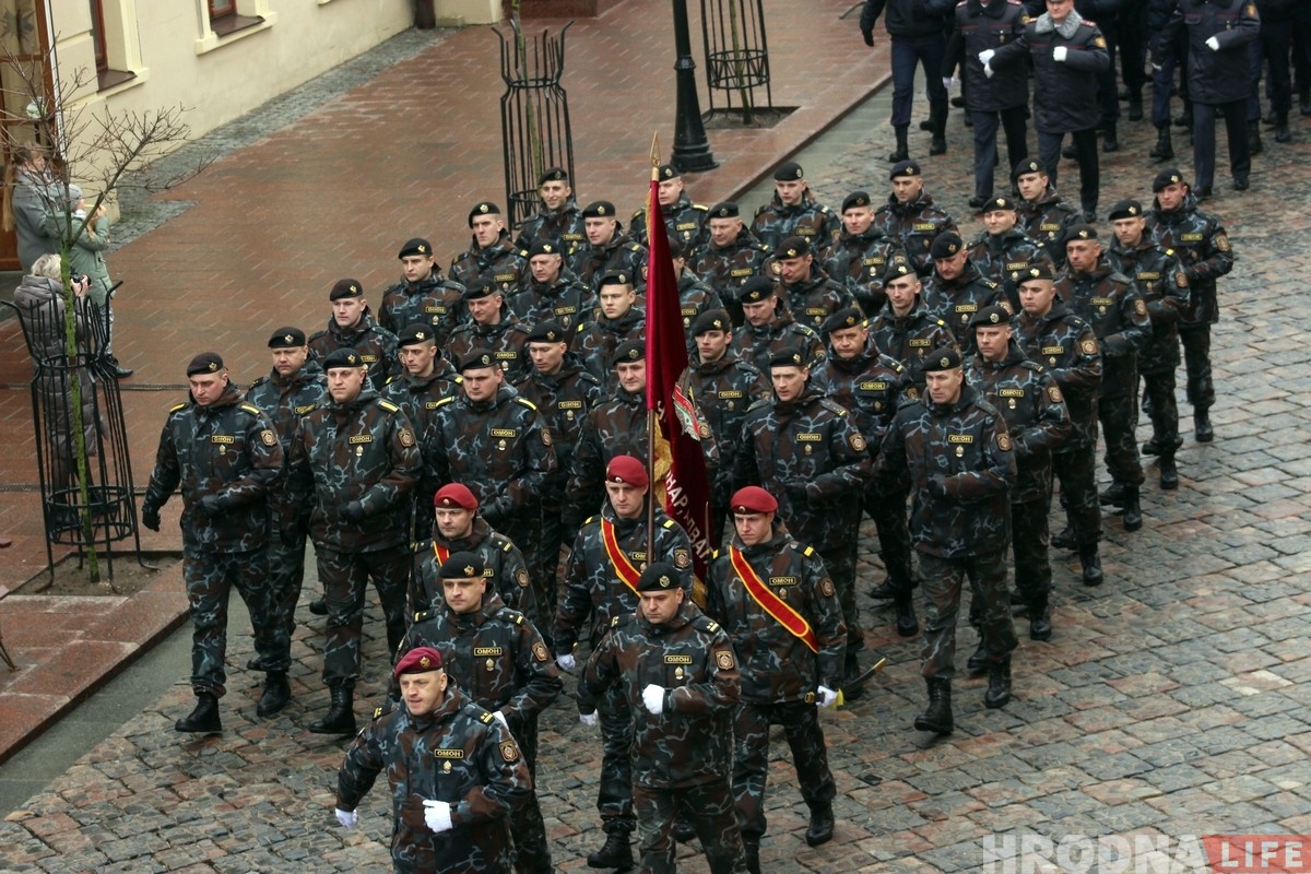 Гродзенская міліцыя ў дзень свайго свята прайшла маршам па вуліцах горада 