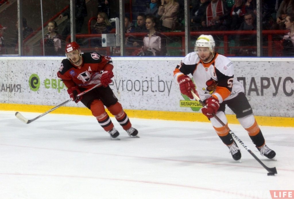 Біліся, але прайгралі: "Нёман" мінімальна саступіў "Шахцёру" ў першым матчы паўфіналу 