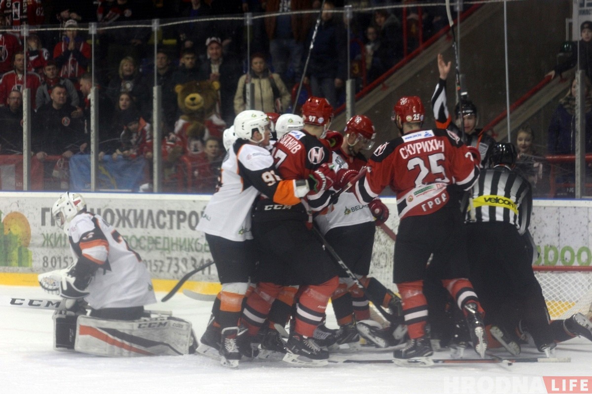 Біліся, але прайгралі: "Нёман" мінімальна саступіў "Шахцёру" ў першым матчы паўфіналу 