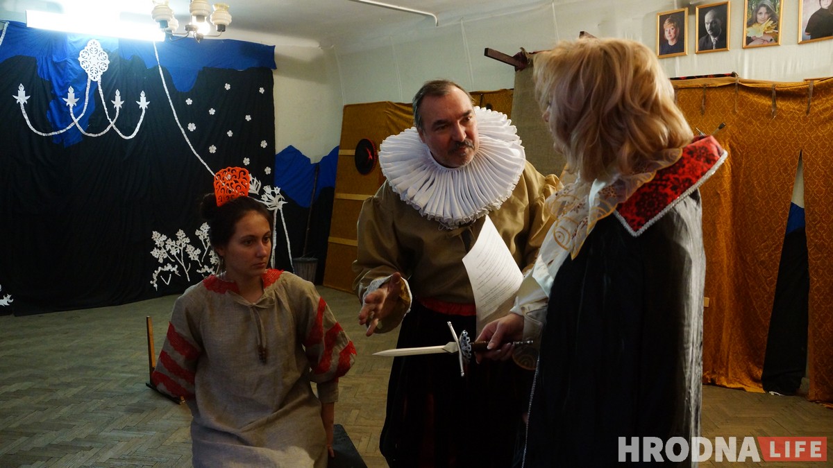 “Паставіць можна і тэлефонны даведнік”. Сяргей Бачкоў расказаў пра 10 год народнага тэатра “Бочонок” “Паставіць можна і тэлефонны даведнік”. Сяргей Бачкоў расказаў пра 10 год народнага тэатра “Бочонок”