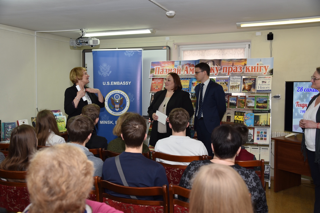 Развивать туризм и помогать беженцам. Основное про визит Поверенной в делах США в Беларуси в Гродно