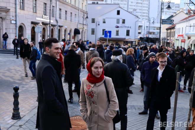 «СБ» патлумачыла, чаму затрымлівалі Вольскага: «разгарачаны песнямі натоўп» мог пайсці кідаць камяні ў шыбы «СБ» патлумачыла, чаму затрымлівалі Вольскага: «разгарачаны песнямі натоўп» мог пайсці кідаць камяні ў шыбы