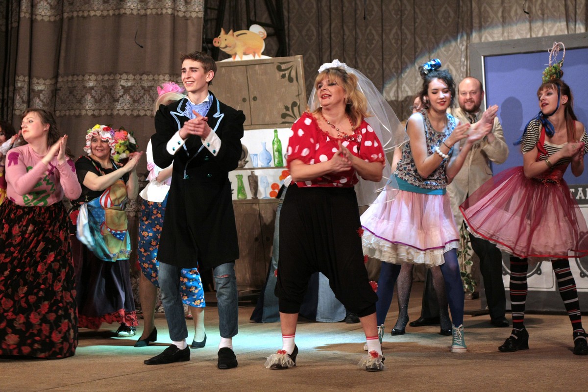 “Поставить можно и телефонный справочник". Сергей Бочков рассказал про 10 лет народного театра "Бочонок"