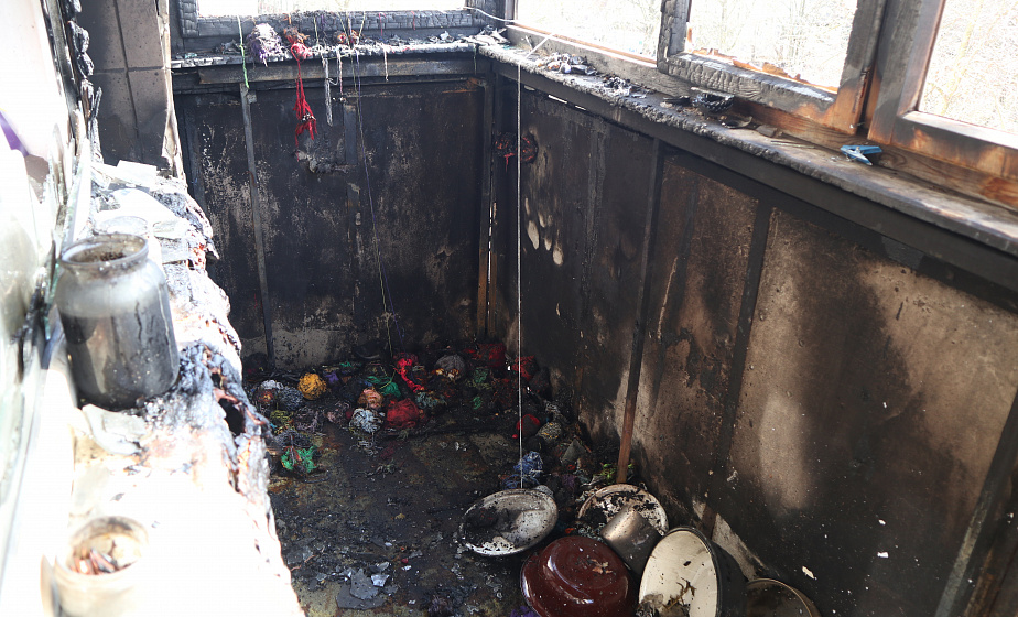 У Гродне з-за непатушанага акурка згарэў балкон У Гродне з-за непатушанага акурка згарэў балкон