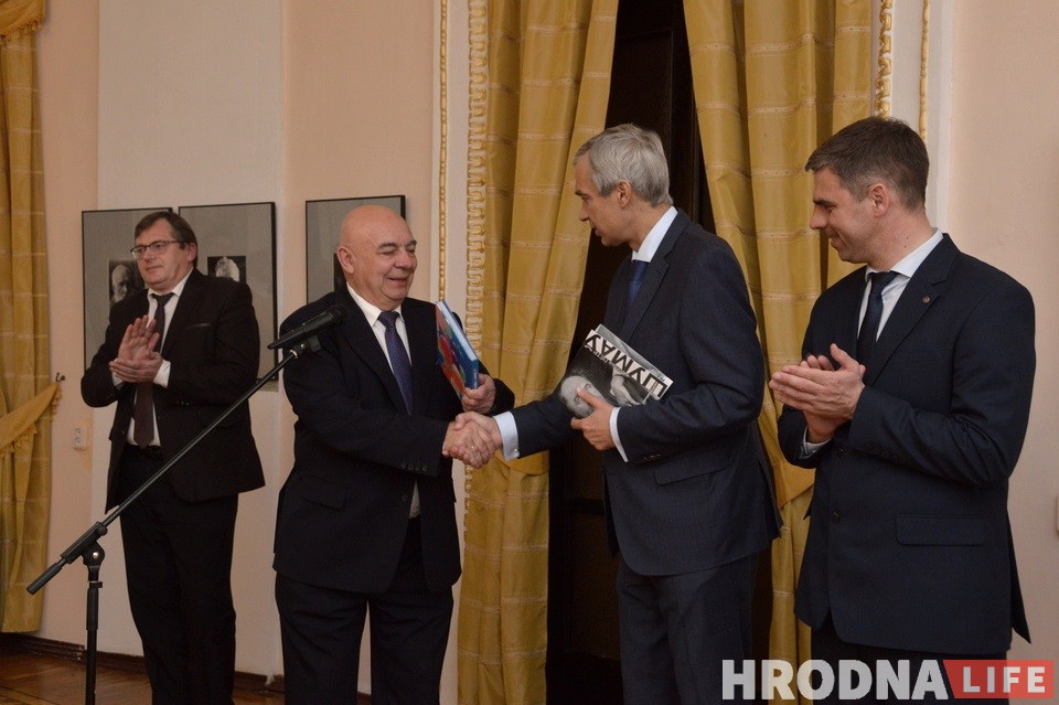 Петр Шумов вернулся в Гродно: в Новом замке открылась выставка знаменитого парижского фотографа